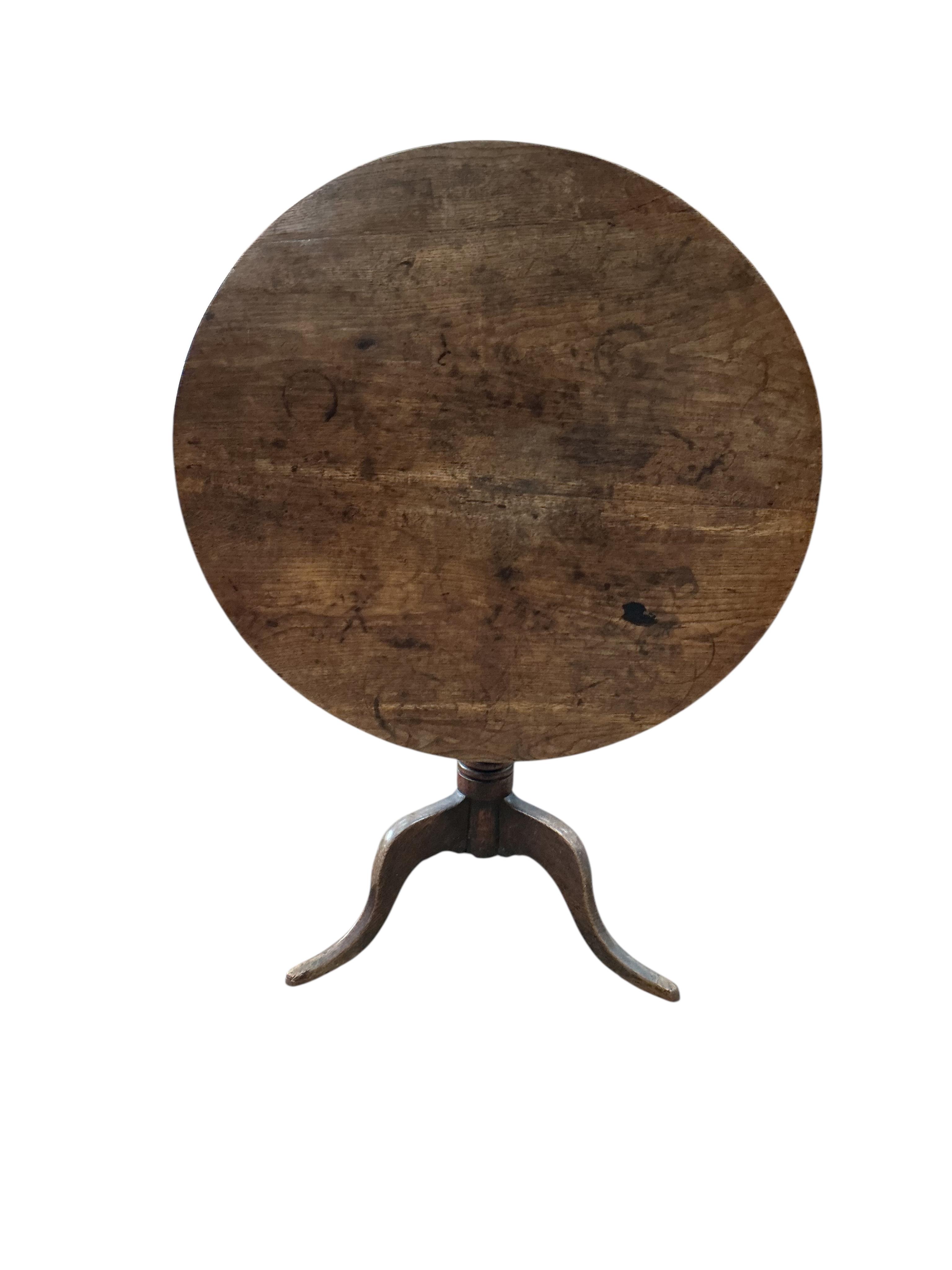 A George III circular oak tilt top tripod tea table, diameter 82cm, height 70cm